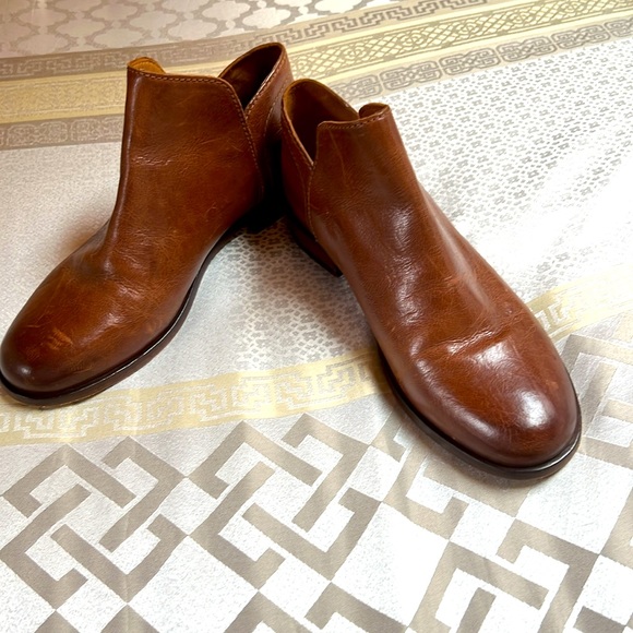 Frye low profile shoe/boot. - Picture 4 of 4